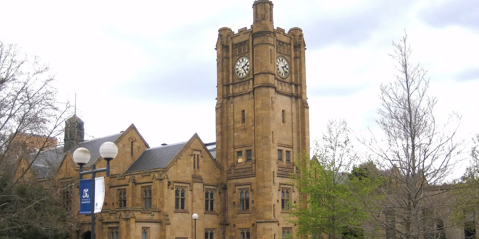 Old Arts Building. Parkville Campus of University of Melbourne (cropped)